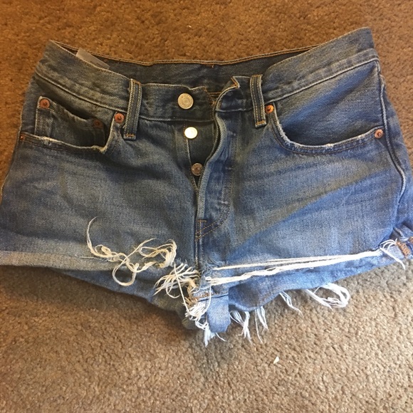 Levi’s vintage cut off shorts. Size W26. - Picture 2 of 4